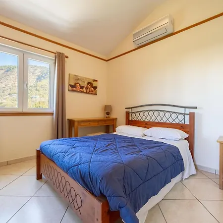 Pomos Harbour View Villa *