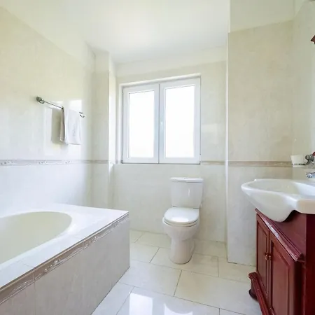 فيلة Pomos Harbour View