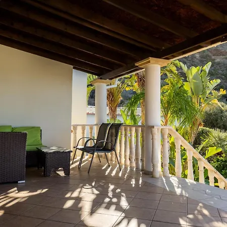 Pomos Harbour View *