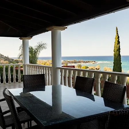 فيلة Pomos Harbour View *