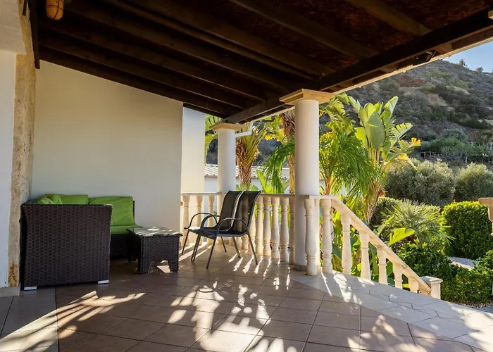 Pomos Harbour View *