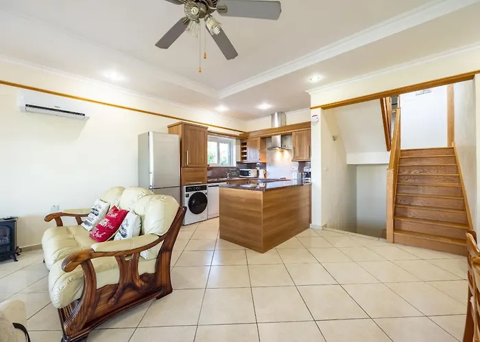 Pomos Harbour View * Παχύαμμος